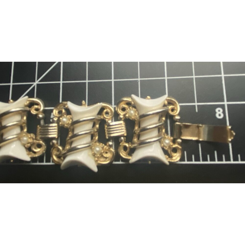 Vintage Gold Tone Link Bracelet White Opaque Plastic Faux Pearl Accent  1950-60s - Picture 9 of 9